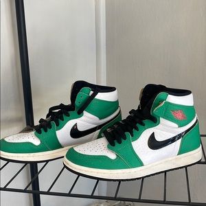 WMNS AIR JORDAN 1 RETRO HIGH OG ‘Lucky Green’